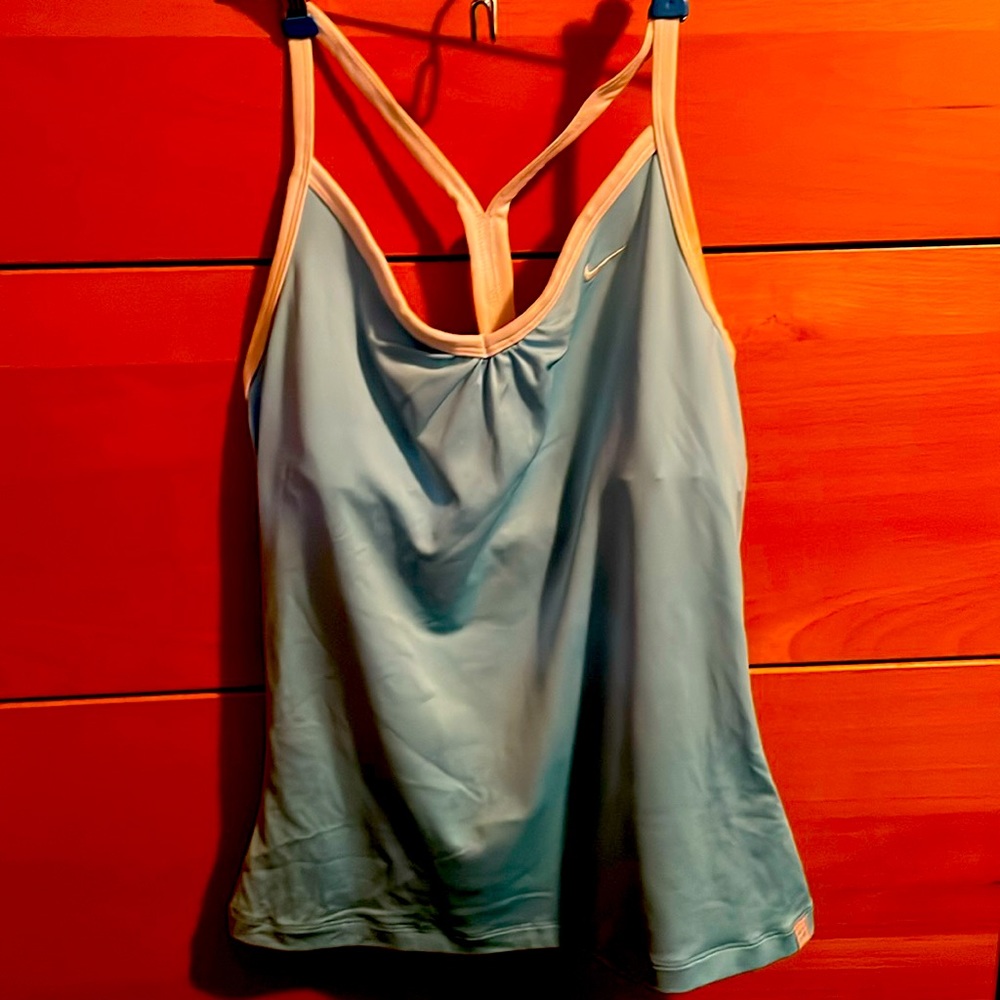 Nike women’s tennis top